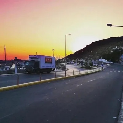 Φορτηγό VNT ΜΕΤΑΦΟΡΙΚΗ στη Μύκονο
